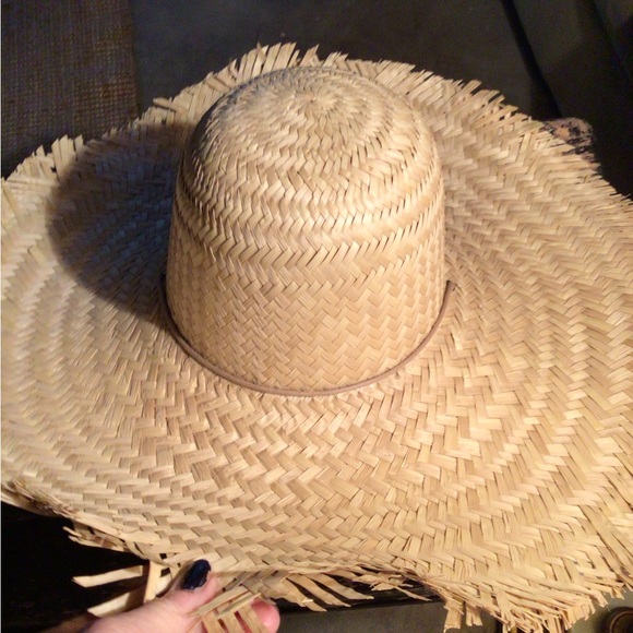 FinAl 🔥🔥SALE Rare huge Lack of Color straw boater - Picture 2 of 6